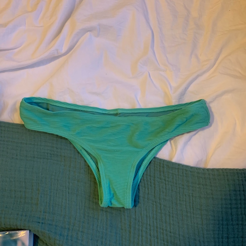 Billabong bikini bottoms!